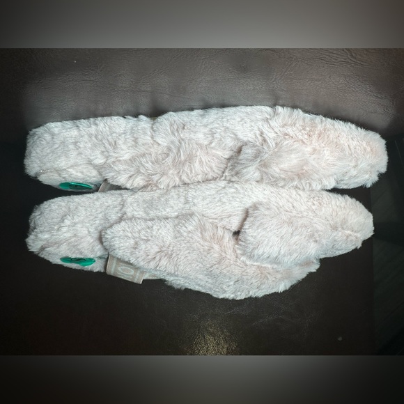 BCBG BCBGeneration Pink Faux Fur Slide Slipper Size 8 - Picture 2 of 5